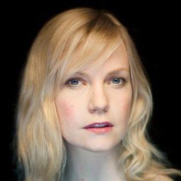 Laura Harris 飾演 Marybeth Louise Hutchinson