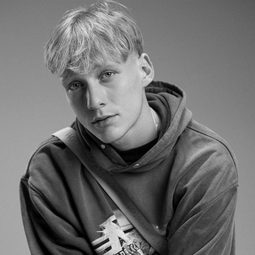 馬堤斯班納 飾演 Jean-Yves Bretin