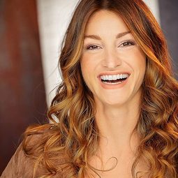 Jenna Willis 飾演 Olivia