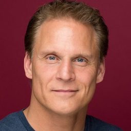 Darryl Scheelar 飾演 Man in Car
