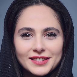 Ra'na Azadivar - 喧嘩與騷動演員 飾演Tina