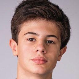 Oscar Tresanini 飾演 Arco (voice)