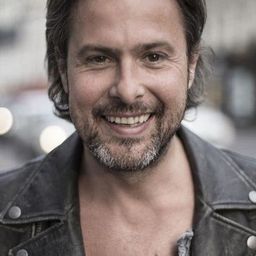 Damien Ferrette - 萌寵列車演員 飾演Falcon (voice)