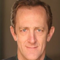 Ted Rooney - 缺席的男人演員 飾演Bingo Caller