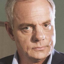 Aleksandr Mokhov - Hockey Dads演員 飾演trainer from Moscow