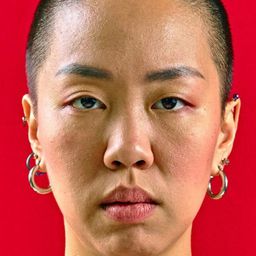 派查·奇帢查隆恩 飾演 Pink