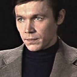 Vasiliy Mishchenko 飾演 Eliseev