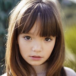 Luciana Elisa Quiñonez 飾演 Young Eva
