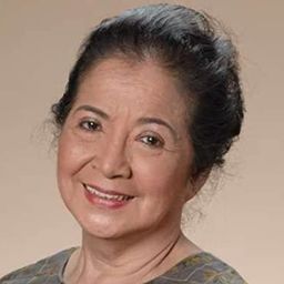 佩菈·保帝斯塔 飾演 Doña Trinidad Aguinaldo