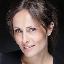 Elisabeth Duda - 阿茲納沃爾先生演員 飾演Jeanne ( mère de Micheline)