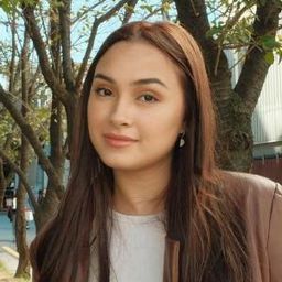 凱特琳哈德曼 飾演 Yasmin