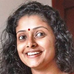 Shelly Kishore 飾演 Vadivu