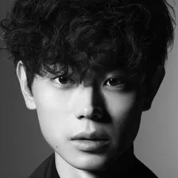 菅田將暉 - 火花演員 飾演Tokunaga