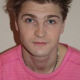 Egor Kharlamov 飾演 Ivan