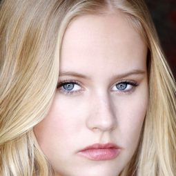 妲妮卡·亞柔希 - 烈探狙擊：誓不回頭演員 飾演Samantha Dutton