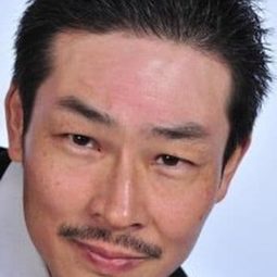 Yutaka Izumihara 飾演 Saito