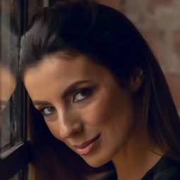 Kata Purt 飾演 Dóri