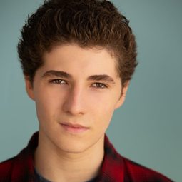 Julian Feder 飾演 Julian