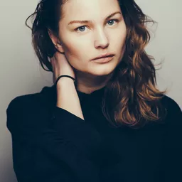 Iben Akerlie 飾演 Victoria