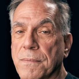 Rod Simmons 飾演 Newscaster