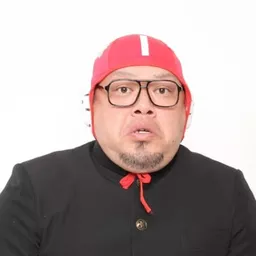 Kunihiro Kawashima 飾演 Ambassador Omede / Photographer / Shop Owner (voice)