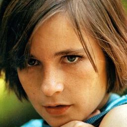 Leonora Fani 飾演 Nenè