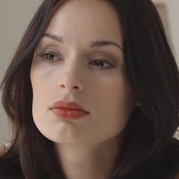 Berenice Noriega 飾演 Ruth