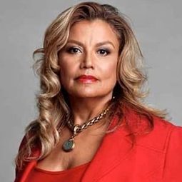 Suzanne de Passe - 難補情天恨編劇