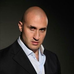 Georgiy Gromov 飾演 Boris