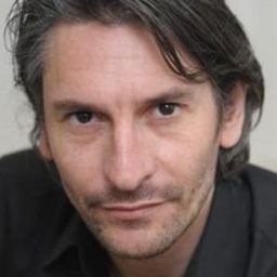 Nicolas Abraham 飾演 L'entrepreneur