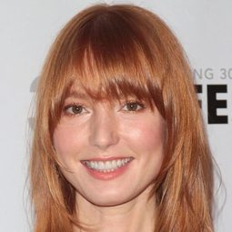Alicia Morton 飾演 Annie