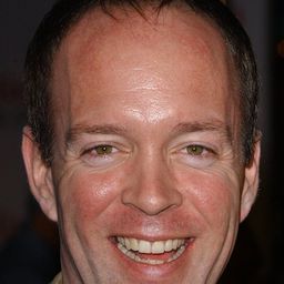 Sean Smith 飾演 Sir Edward Ramsay  (voice)