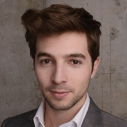 羅拔圖柯格利 飾演 Leo