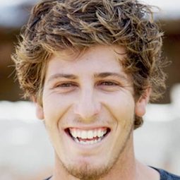 Keahi De Aboitiz 飾演 Self - Rider