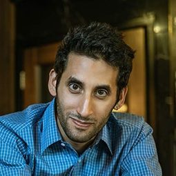 Amrou Al-Kadhi - 毒魔：血戰大屠殺演員 飾演Host Two