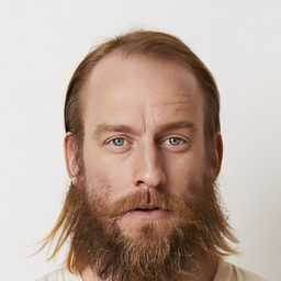 John Bradford 飾演 Danny