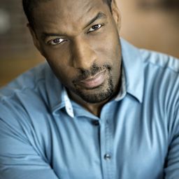 Wendell Kinney 飾演 Officer Williams