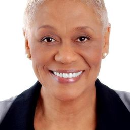 Veronica Redd 飾演 Head Nurse - Detox