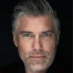 安森·蒙特 飾演 Neal