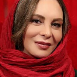 Afsaneh Bayegan 飾演 