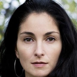 Meliz Karlge 飾演 Sophie Nordh