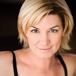 芭芭拉·泰森 - 芭比之美人魚歷險記 2演員 飾演Ambassador Selena (voice)