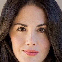 Yetta Gottesman 飾演 Hip Bridesmaid