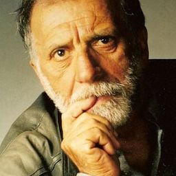 Guará Rodrigues 飾演 Atendente de necrotério