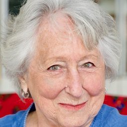 Andrée Damant 飾演 Célestine