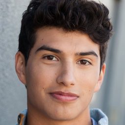 Conor Husting - 星耀女孩：好萊塢篇演員 飾演Pedro