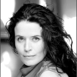 Gørild Mauseth 飾演 Gørild Mauseth