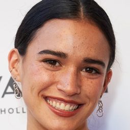 艾瑪·帕薩羅 - 單車上的夏天演員 飾演Auden West