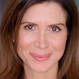 Lara Daans 飾演 Zakia