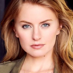 莎拉·米妮琪 飾演 Waitress